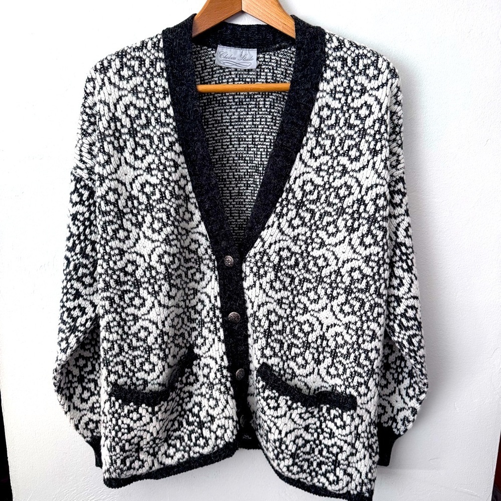 Vintage Chelsea Studio cardigan black and white Size Large